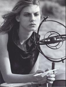 Angela_Lindvall_Tanga_Moreau_phPeterLindbergh_Vogue_1999__6_i.jpg