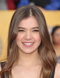 86683_Tikipeter_Hailee_Steinfeld_SAG_Awards_1_017_122_595lo.jpg