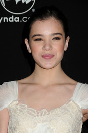 95822_Hailee_Steinfeld_SantaBarbaraInternationalFilmFestival_J0001_002_122_124lo.jpg