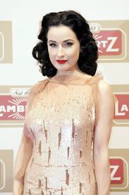 51496_celebrity_paradise.com_TheElder_DitavonTeese2011_01_31_LambertzSchokoNightinKln6_122_453lo.jpg