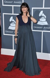 33985_celebrity_paradise.com_TheElder_SelmaBlair16_122_84lo.jpg