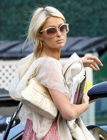 Paris Hilton 2011_02_08_OutandaboutinBeverlyHills19.jpg