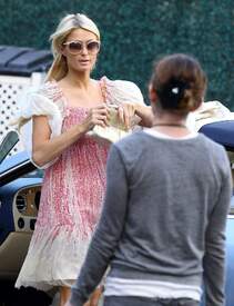 Paris Hilton 2011_02_08_OutandaboutinBeverlyHills9.jpg