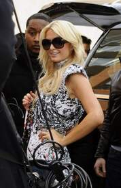 Paris_Hilton_visits_WendyWilliamsShow002.jpg