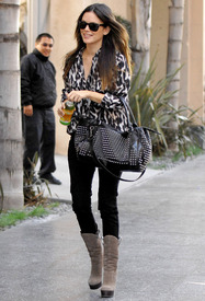 celebrity_paradise.com_Rachel_Bilson_out_in_West_Hollywood_17.02.2011_02.jpg