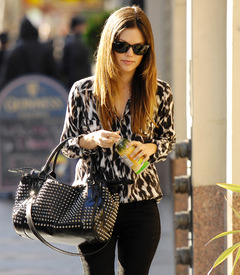 celebrity_paradise.com_Rachel_Bilson_out_in_West_Hollywood_17.02.2011_05.jpg