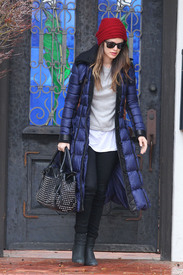 71349_RachelBilson_LeavesherhomewearingabeaniehatandbluequiltedjacketinLosAngelesFeb192011_By_oTTo12.jpg