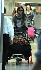 RachelBilsonintightsLAX1sidebuttpicFEB_22_2011HQx241.jpg