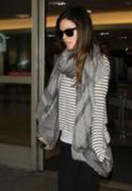 th_RachelBilsonintightsLAX1sidebuttpicFEB_22_2011HQx2410.JPG