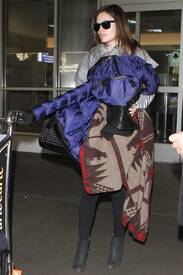 RachelBilsonintightsLAX1sidebuttpicFEB_22_2011HQx2422.JPG
