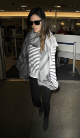 RachelBilsonintightsLAX1sidebuttpicFEB_22_2011HQx245.jpg
