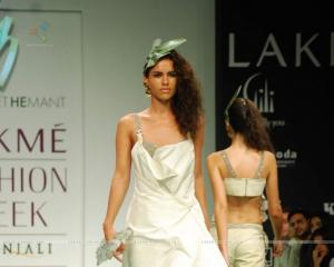 85774_model_walks_on_the_ramp_for_designer_leocanet_hemant_at_lakme_fa.jpg