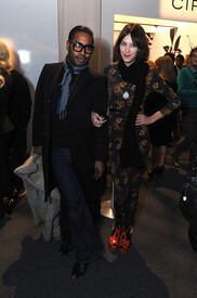 Alexa Chung Seen Around Lincoln Center Day vM8-JBRpRIol.jpg