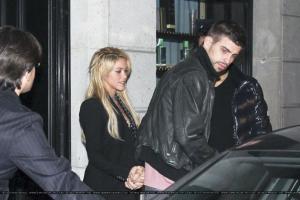 Gerard-Piqu-Shakira-and-brother-gerard-pique-19520952-1536-1024.jpg