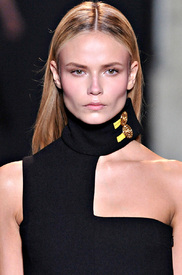 versace-rtw-fw2011-details-004_172441926621.jpg