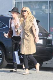 amber-heard-spotted-shopping-beverly-20120224-155812-578.jpg