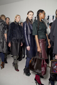 Fendi_Fall_2012_Backstage_20_DCo_Wfh_THMx.jpg