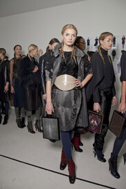 Fendi_Fall_2012_Backstage_461srp_DZYQpx.jpg