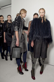 Fendi_Fall_2012_Backstage_a_IX99p_NUISsx.jpg