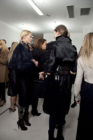 Fendi_Fall_2012_Backstage_s_ARO8_Q9_Jnk_Dx.jpg