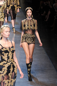 Dolce_Gabbana_Fall_2012_b_YKM2_Ipd7_T2x.jpg
