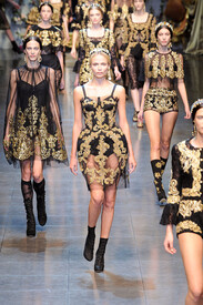 Dolce_Gabbana_Fall_2012_Uv_LQIc_KESrfx.jpg