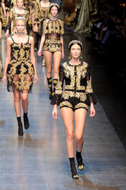 Dolce_Gabbana_Fall_2012_Wp_ay_HM40yx.jpg