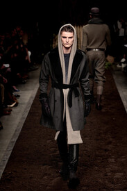 Robert_Geller_Runway_Fall_2012_Mercedes_Benz_CZ2.jpg