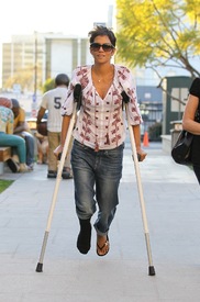 Halle Berry visits homes and schools in Malibu 9.2.2012_35.jpg