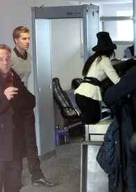 Naomi Campbell arrives at Berlin Tegel Airport 9.02.2012_01.jpg