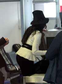Naomi Campbell arrives at Berlin Tegel Airport 9.02.2012_02.jpg