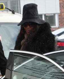 Naomi Campbell arrives at Berlin Tegel Airport 9.02.2012_12.jpg