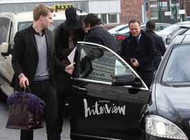 Naomi Campbell arrives at Berlin Tegel Airport 9.02.2012_14.jpg