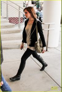 emma-watson-kristen-stewart-defender-01.jpg