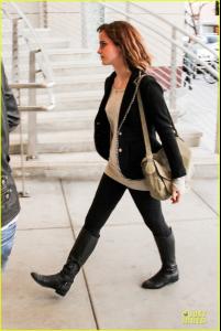 emma-watson-kristen-stewart-defender-09.jpg
