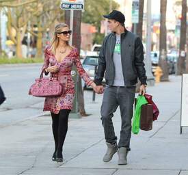 ParisHilton_BeverlyHills020913_08.jpg