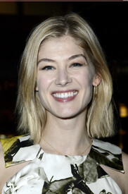 RosamundPike_020613_01.jpg