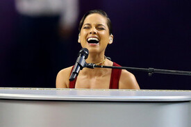 Alicia_Keys_Super_Bowl_XLVII_Baltimore_Ravens_Kp.jpg