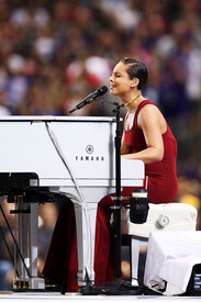 Alicia_Keys_Super_Bowl_XLVII_Baltimore_Ravens_L.jpg