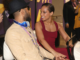 Alicia_Keys_Pepsi_Super_Bowl_XLVII_Pregame_cm_EOg.jpg