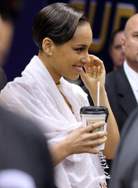 Alicia_Keys_Pepsi_Super_Bowl_XLVII_Pregame_DMJAU.jpg