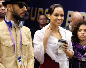 Alicia_Keys_Pepsi_Super_Bowl_XLVII_Pregame_e_KTDN.jpg