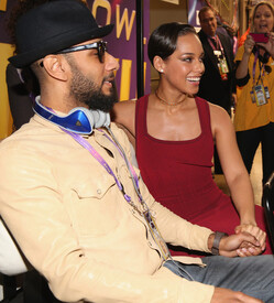 Alicia_Keys_Pepsi_Super_Bowl_XLVII_Pregame_Qxt_FA.jpg