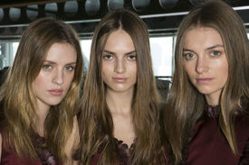 Christopher_Kane_Fall_2013_Backstage_y_Ck_Glpn_Athh.jpg