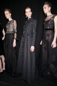 Alberta_Ferretti_Fall_2013_Backstage_bje_Zl_N5_Aa_SN.jpg