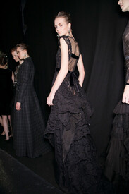 Alberta_Ferretti_Fall_2013_Backstage_v_JSFo_Zx_HFfr.jpg