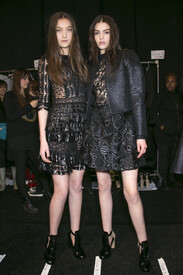 Jill_Stuart_Fall_2013_Backstage_x2_B47xw_Jrvpx.jpg