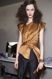 Bottega_Veneta_Fall_2013_Backstage_9bba0i8_Dgkex.jpg