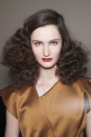 Bottega_Veneta_Fall_2013_Backstage_Sv8d_XVXX7_Ddx.jpg