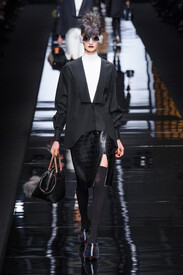 th_Fendi_Fall_2013_IOynb_Fb_YE73x.jpg
